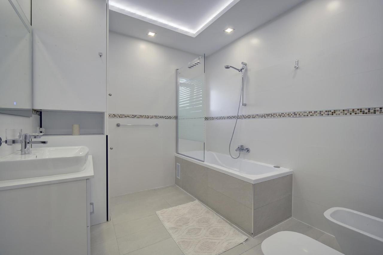 Westminster Puerto Banus Marina Apartment Marbella Exterior photo